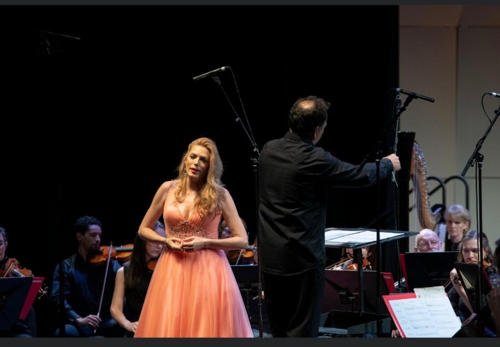 Rachelle Durkin singing the Four Lost Songs with the Darwin Symphony Orchestra led by Jon Tooby
